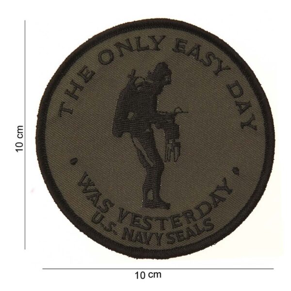 Embleem stof the only easy day (groen) #3082