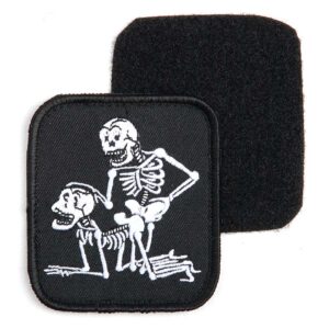 Embleem stof twee skeletten met klittenband #1058