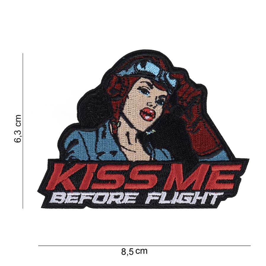 Embleem stof Kiss me before flight met klittenband #13033 Embleem stof Kiss me before flight met klittenband #13033